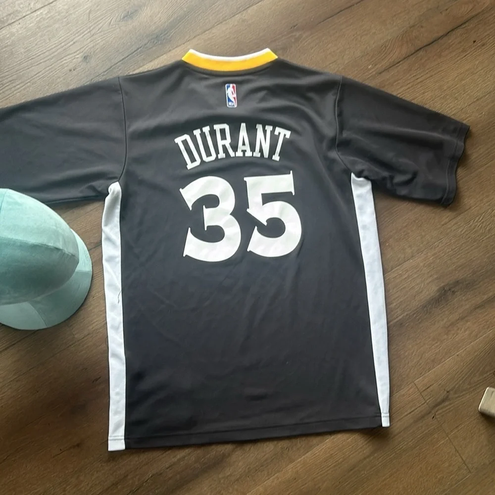 Adidas warriors jersey ! Small  Durant !
